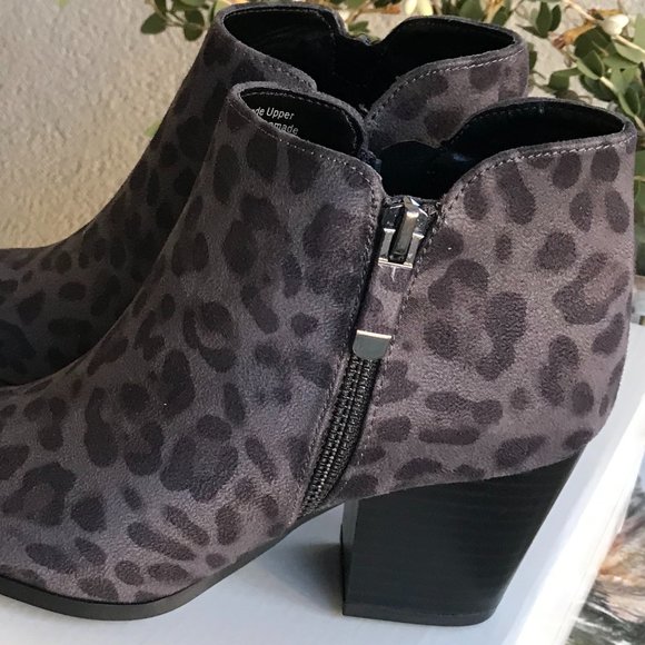 STYLE & CO Gray Leopard Ankle Boots - 5 - Picture 4 of 9